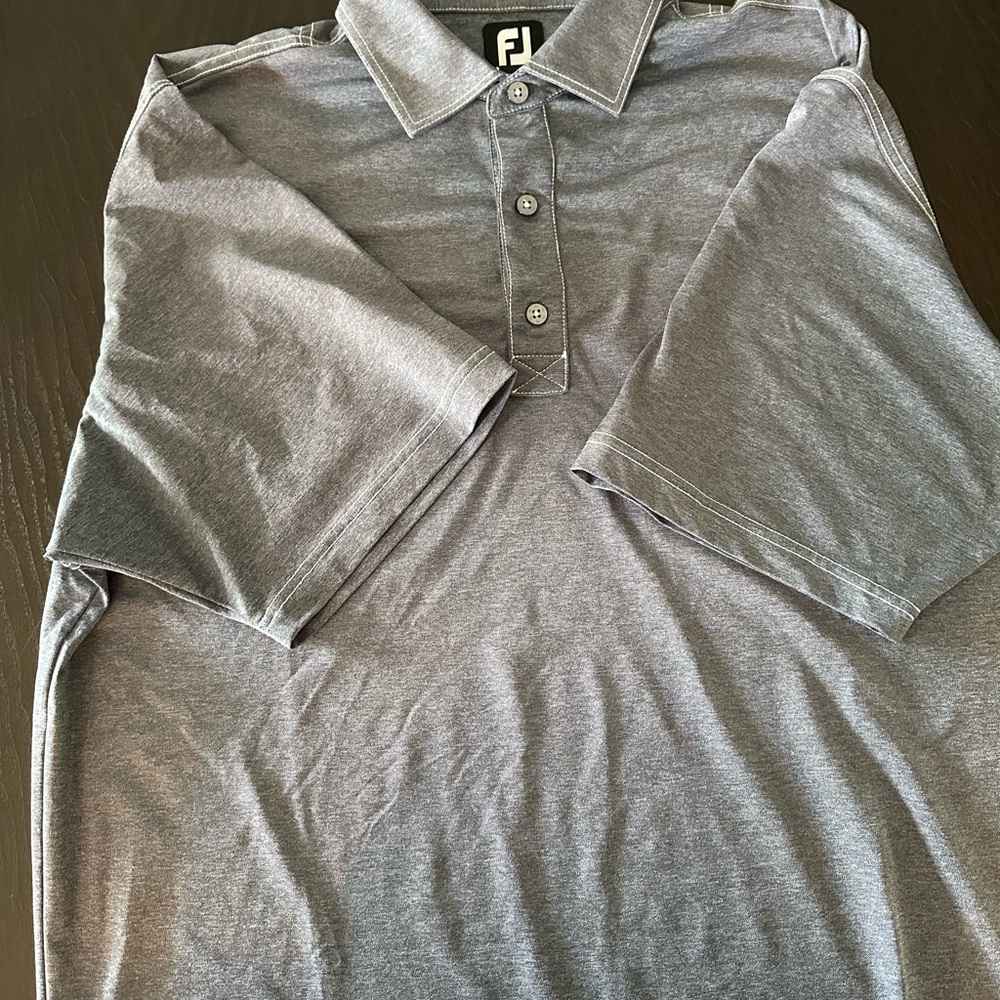 Men’s golf shirt